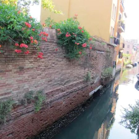 Charming Flat With Terrace Over The Canal Apartment Venice Exterior photo