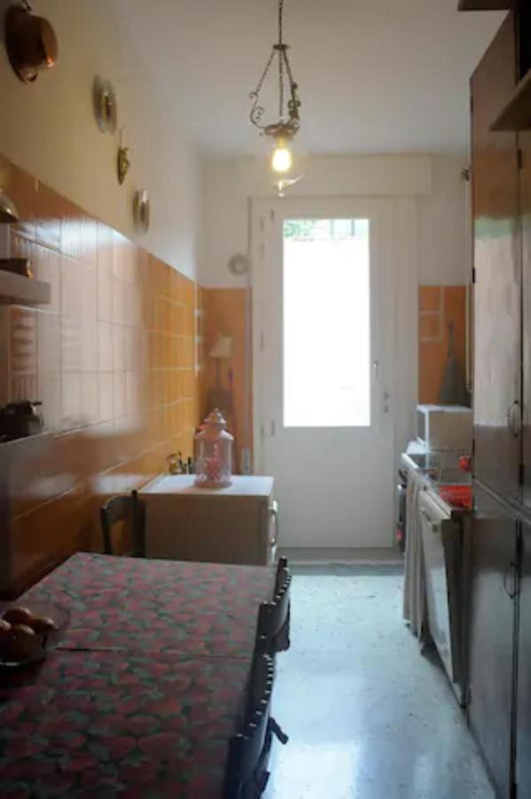 Charming Flat With Terrace Over The Canal Apartment Venice Exterior photo